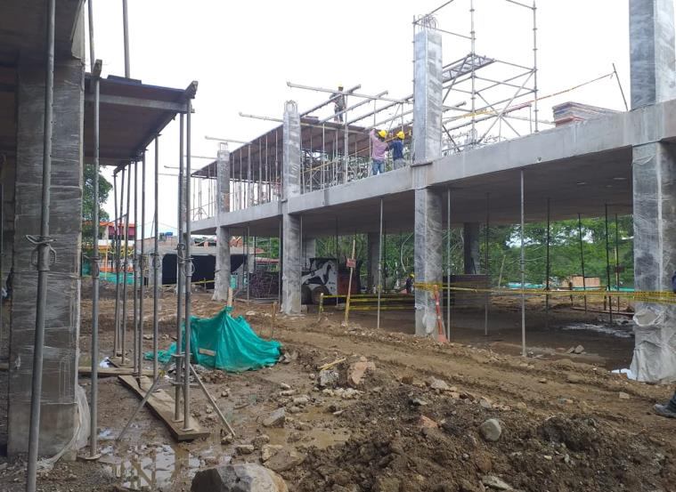 Obra en construcción de estructura en concreto