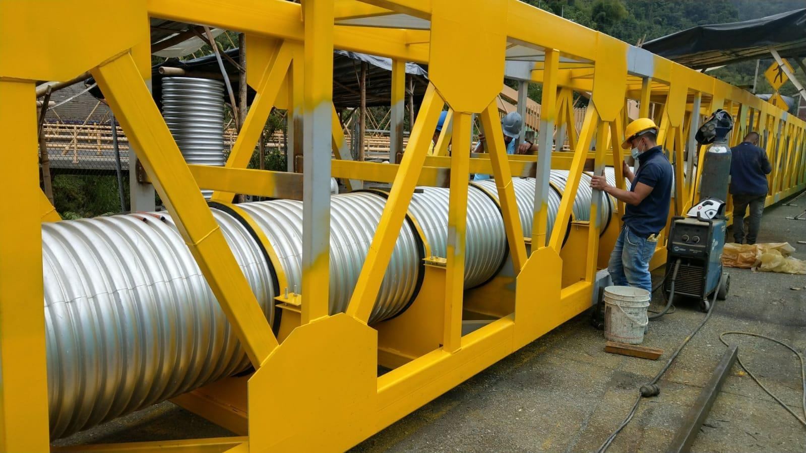 Estructura metálica del viaducto sobre el río Chinchiná