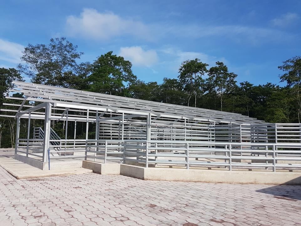 Estructura metálica de nave industrial en construcción